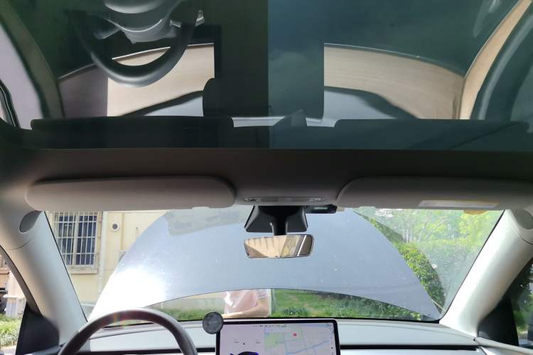 Used Tesla Model Y 2021 Standard Range Rear-Wheel Drive Version Headliner