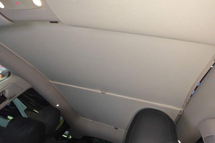 Used Tesla Model Y 2021 Standard Range Rear-Wheel Drive Version Headliner