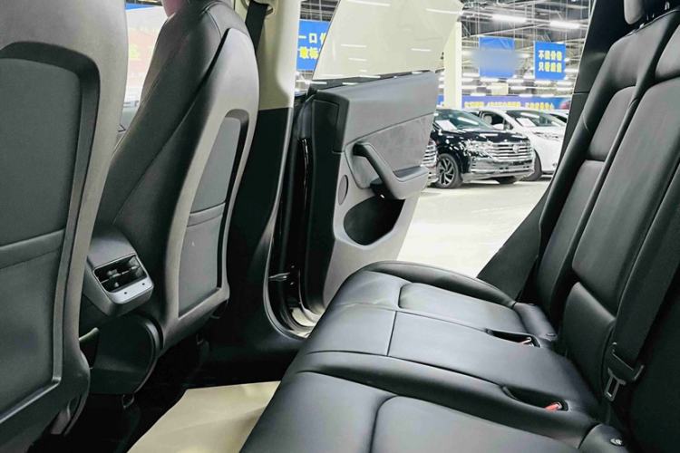 Used Tesla Model Y 2021 Standard Range Rear-Wheel Drive Version Interior 1