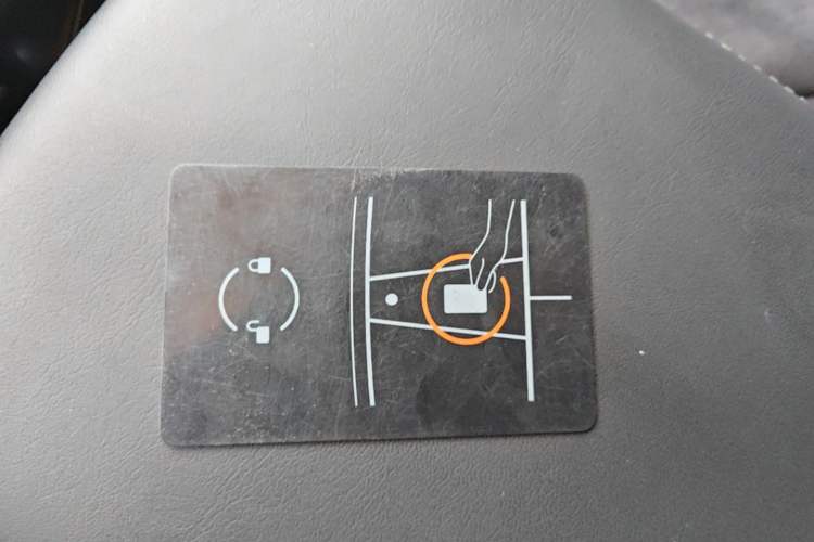 Used Tesla Model Y 2021 Standard Range Rear-Wheel Drive Version Interior 1