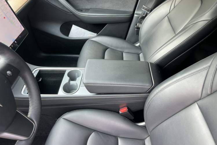 Used Tesla Model Y 2021 Long-Range All-Wheel-Drive Version Interior 1