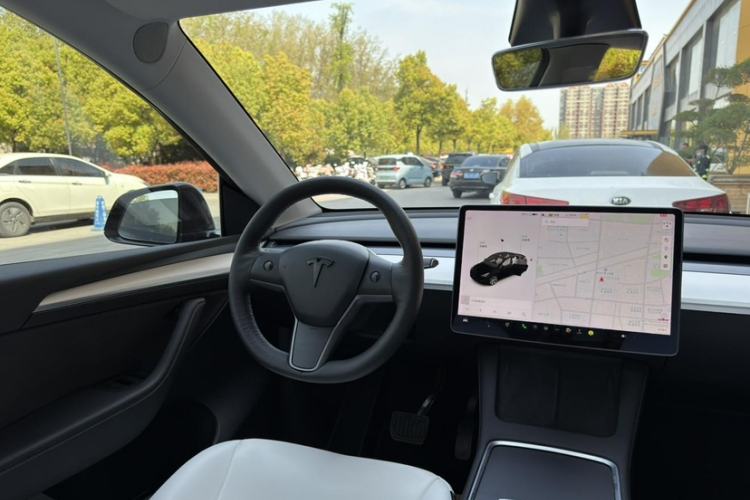 Used Tesla Model Y 2021 Long-Range All-Wheel-Drive Version Interior 1