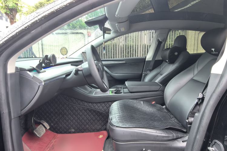 Used Tesla Model Y 2021 Standard Range Rear-Wheel Drive Version Interior 1