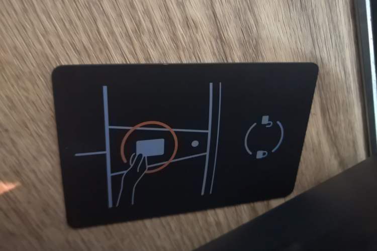 Used Tesla Model Y 2021 Standard Range Rear-Wheel Drive Version Interior 1