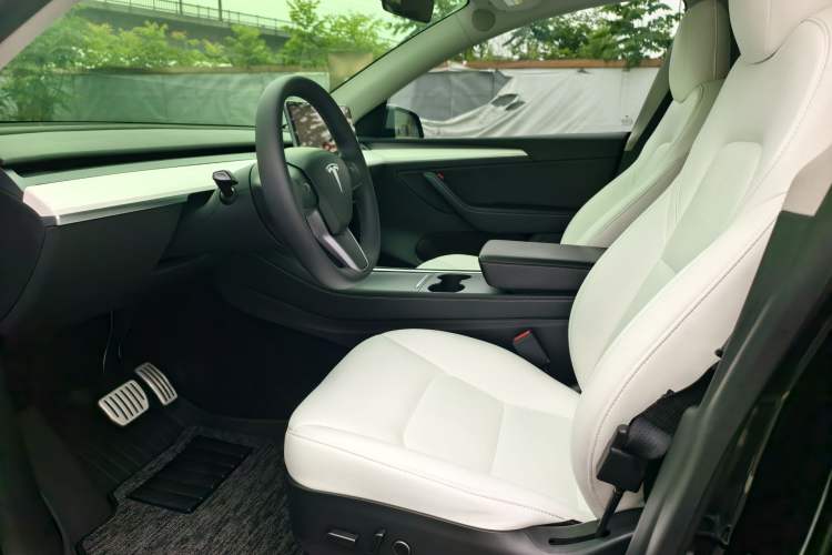 Used Tesla Model Y 2021 Performance High-Performance All-Wheel-Drive Version Interior 1