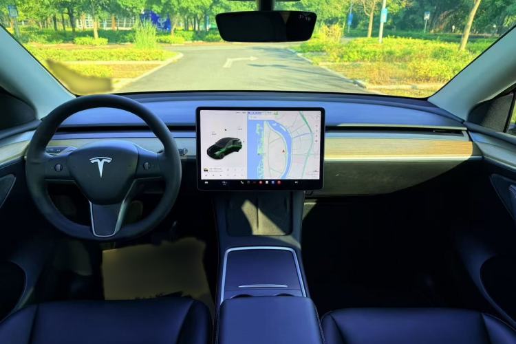 Used Tesla Model Y 2021 Standard Range Rear-Wheel Drive Version Interior 1