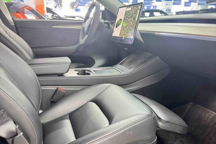 Used Tesla Model Y 2021 Standard Range Rear-Wheel Drive Version Interior 1