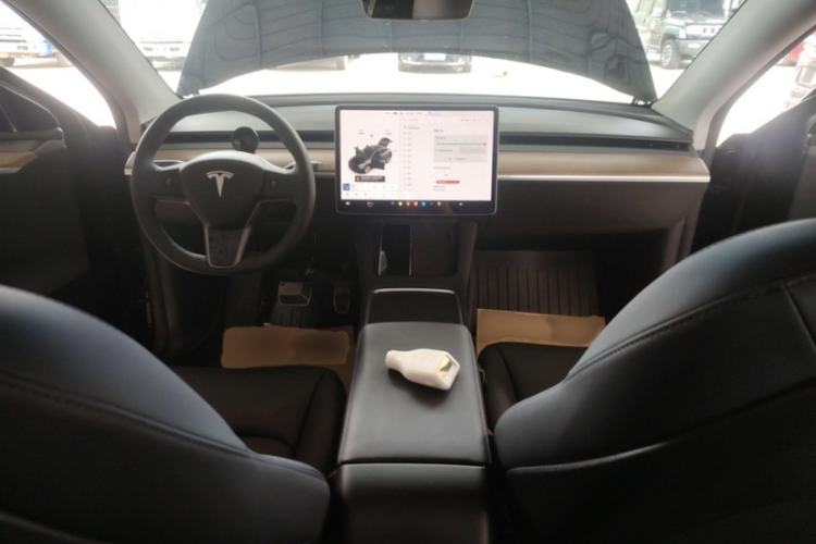 Used Tesla Model Y 2021 Standard Range Rear-Wheel Drive Version Interior 1