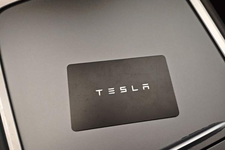 Used Tesla Model Y 2021 Revised Version 2 Long-Range All-Wheel-Drive Edition Interior 1