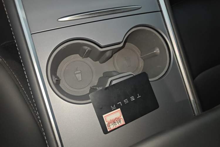 Used Tesla Model Y 2021 Standard Range Rear-Wheel Drive Version Interior 1