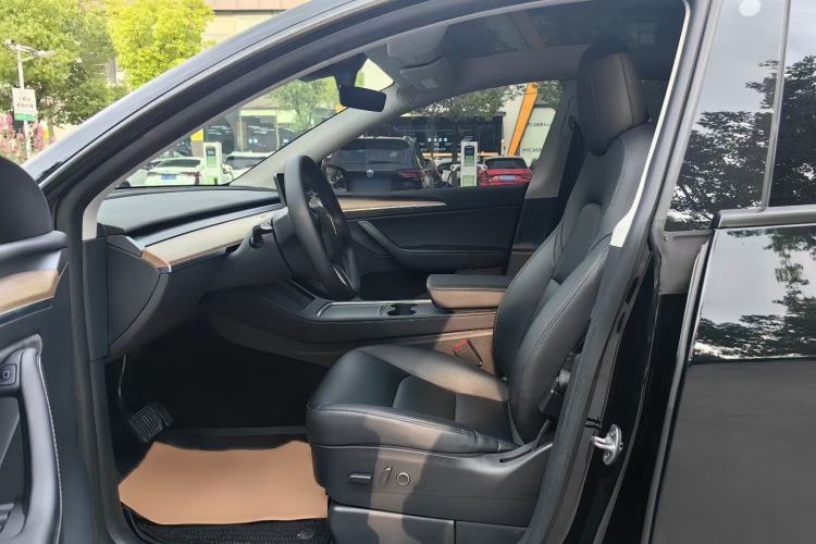 Used Tesla Model Y 2021 Standard Range Rear-Wheel Drive Version Interior 1
