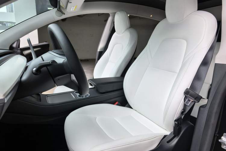 Used Tesla Model Y 2021 Standard Range Rear-Wheel Drive Version Interior 1