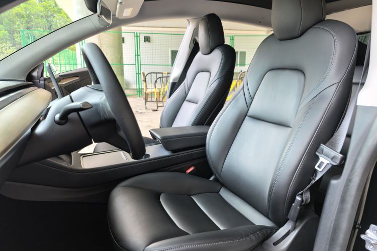 Used Tesla Model Y 2021 Standard Range Rear-Wheel Drive Version Interior 1