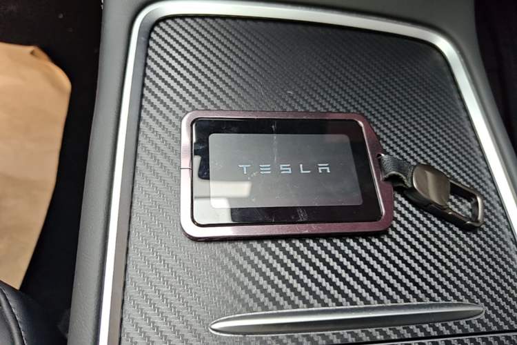 Used Tesla Model Y 2021 Standard Range Rear-Wheel Drive Version Interior 1