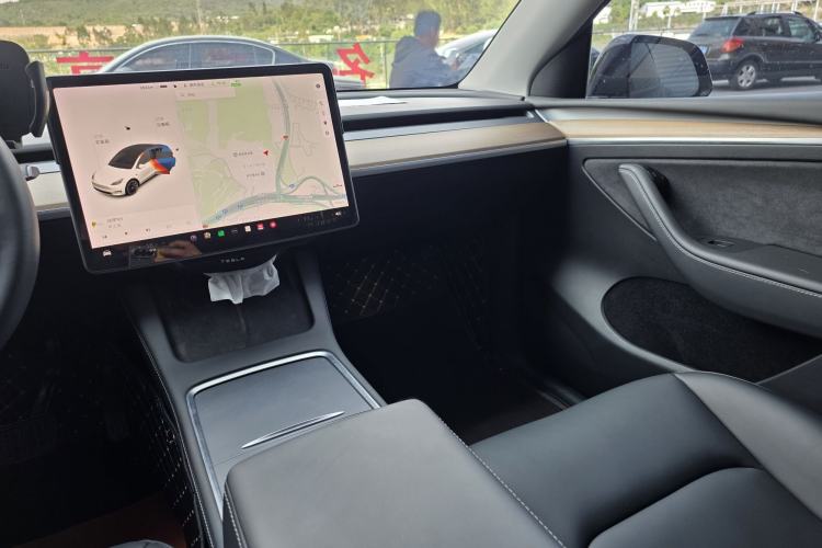 Used Tesla Model Y 2021 Standard Range Rear-Wheel Drive Version Interior 10