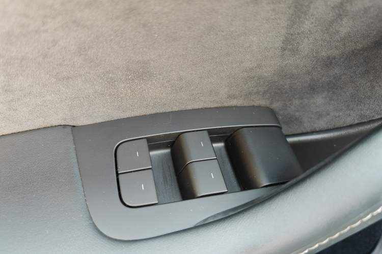 Used Tesla Model Y 2021 Standard Range Rear-Wheel Drive Version Interior 10