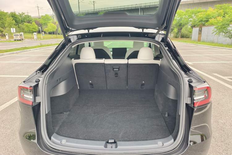 Used Tesla Model Y 2021 Performance High-Performance All-Wheel-Drive Version Interior 10