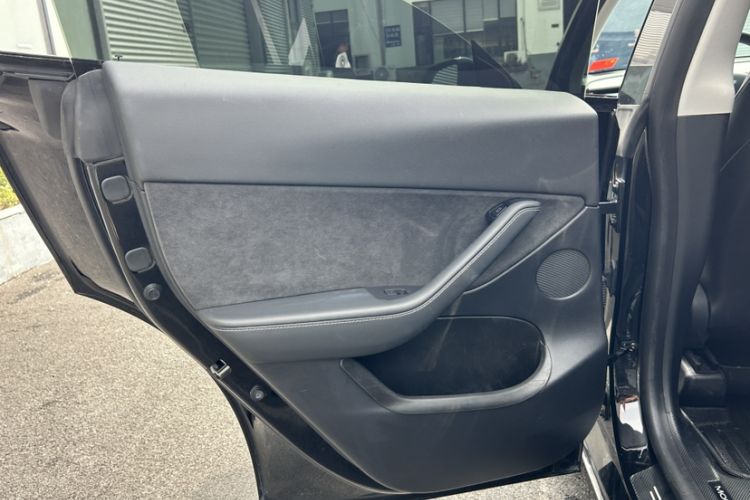 Used Tesla Model Y 2021 Standard Range Rear-Wheel Drive Version Interior 10