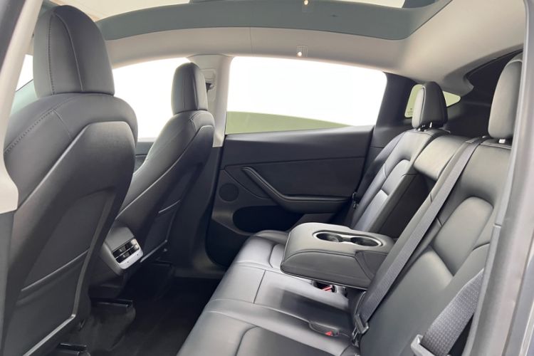 Used Tesla Model Y 2021 Standard Range Rear-Wheel Drive Version Interior 10