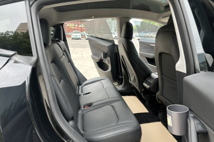 Used Tesla Model Y 2021 Long-Range All-Wheel-Drive Version 3D7 Interior 11