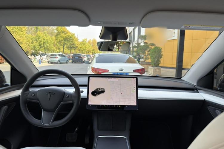 Used Tesla Model Y 2021 Long-Range All-Wheel-Drive Version Interior 11