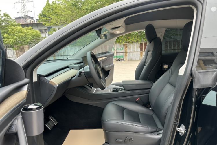 Used Tesla Model Y 2021 Long-Range All-Wheel-Drive Version 3D7 Interior 12