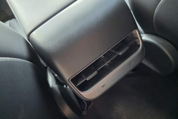 Used Tesla Model Y 2021 Standard Range Rear-Wheel Drive Version Interior 12