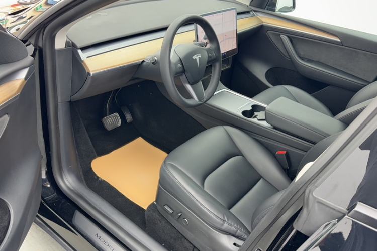 Used Tesla Model Y 2021 Standard Range Rear-Wheel Drive Version Interior 12