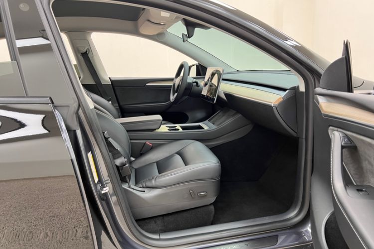 Used Tesla Model Y 2021 Standard Range Rear-Wheel Drive Version Interior 12