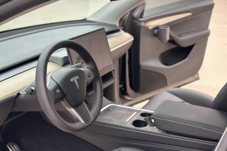 Used Tesla Model Y 2021 Long-Range All-Wheel-Drive Version 3D7 Interior 13