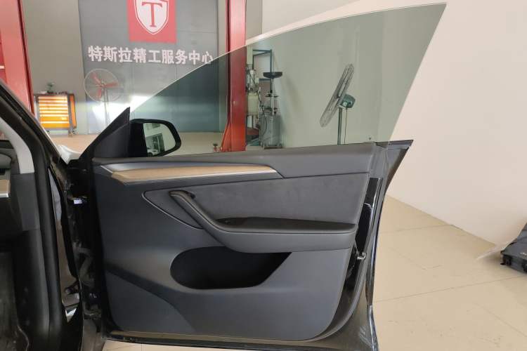 Used Tesla Model Y 2021 Long-Range All-Wheel-Drive Version 3D7 Interior 2