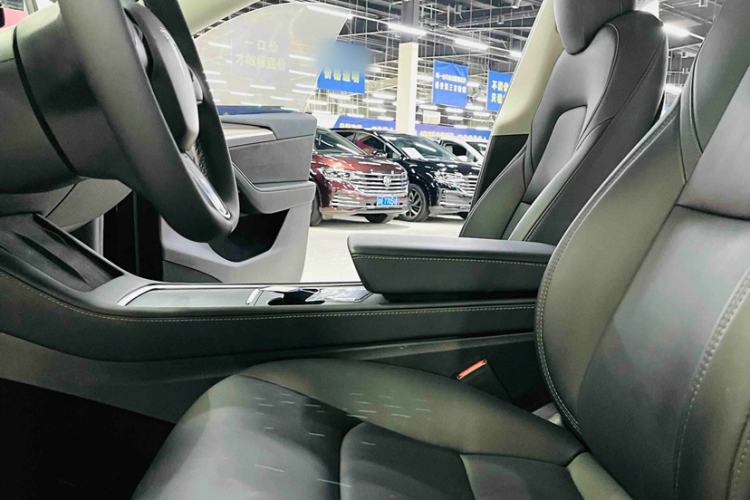 Used Tesla Model Y 2021 Standard Range Rear-Wheel Drive Version Interior 2