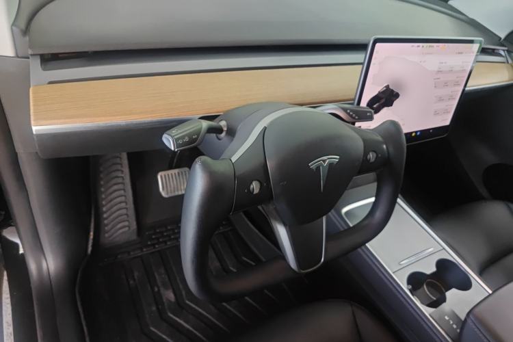 Used Tesla Model Y 2021 Long-Range All-Wheel-Drive Version Interior 2