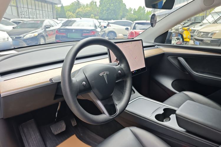 Used Tesla Model Y 2021 Standard Range Rear-Wheel Drive Version Interior 2