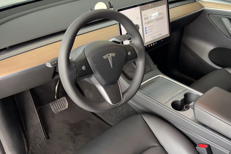 Used Tesla Model Y 2021 Standard Range Rear-Wheel Drive Version Interior 2