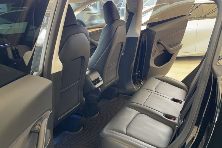 Used Tesla Model Y 2021 Standard Range Rear-Wheel Drive Version Interior 2