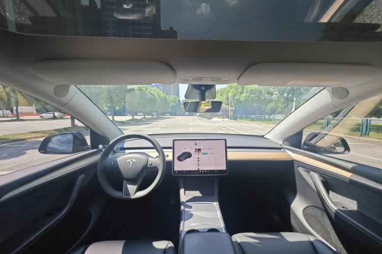 Used Tesla Model Y 2021 Standard Range Rear-Wheel Drive Version Interior 2