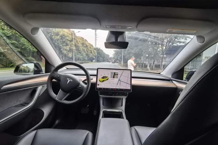 Used Tesla Model Y 2021 Long-Range All-Wheel-Drive Version Interior 2