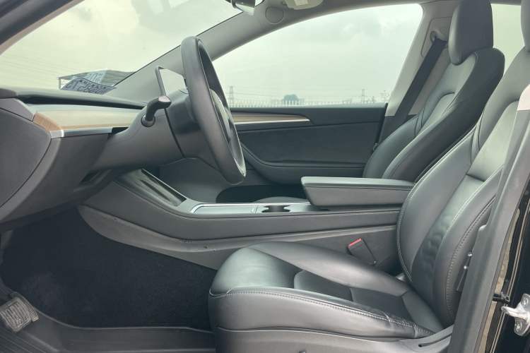 Used Tesla Model Y 2021 Standard Range Rear-Wheel Drive Version Interior 2