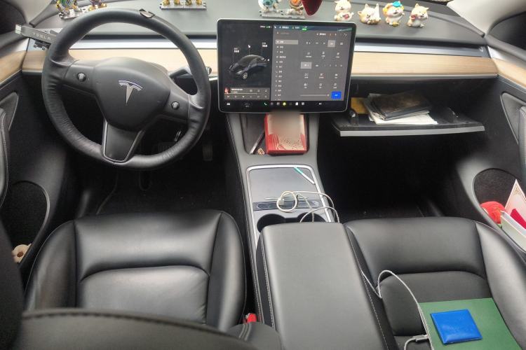 Used Tesla Model Y 2021 Long-Range All-Wheel-Drive Version 3D7 Interior 2
