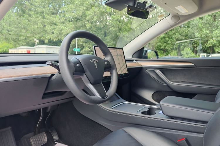 Used Tesla Model Y 2021 Standard Range Rear-Wheel Drive Version Interior 2
