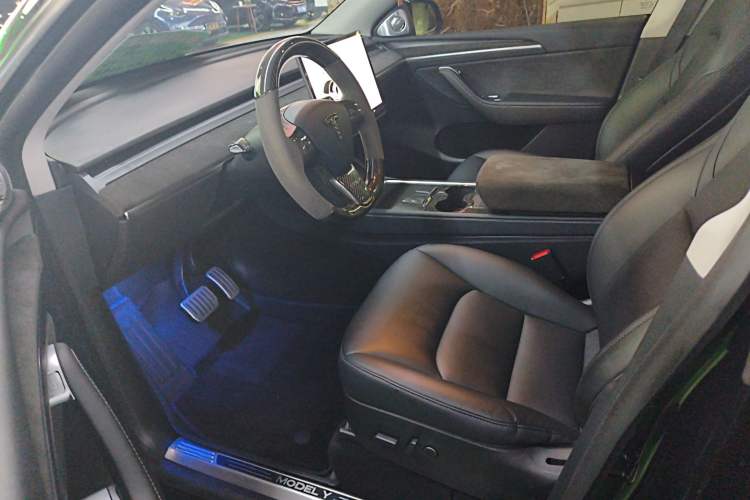 Used Tesla Model Y 2021 Standard Range Rear-Wheel Drive Version Interior 2
