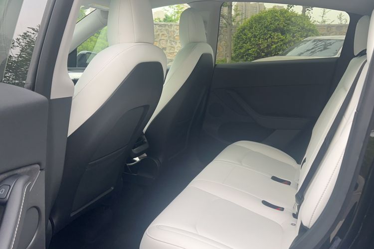 Used Tesla Model Y 2021 Standard Range Rear-Wheel Drive Version Interior 2