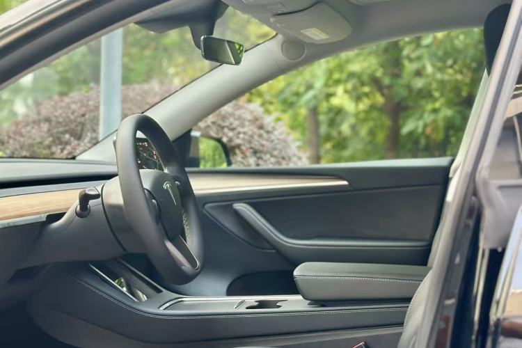Used Tesla Model Y 2021 Standard Range Rear-Wheel Drive Version Interior 2