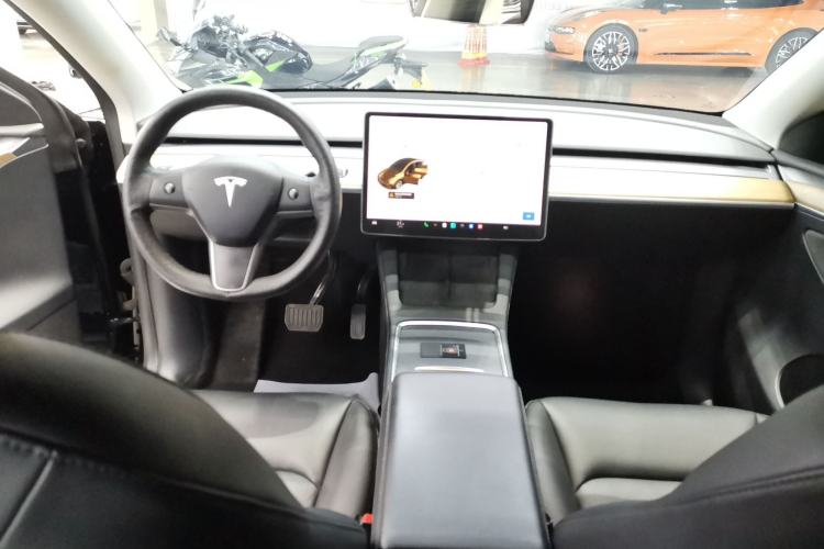 Used Tesla Model Y 2021 Long-Range All-Wheel-Drive Version Interior 2