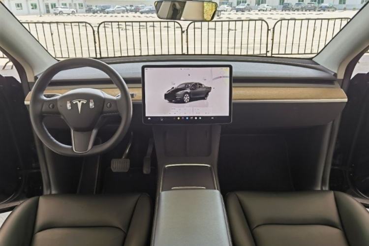 Used Tesla Model Y 2021 Standard Range Rear-Wheel Drive Version Interior 2