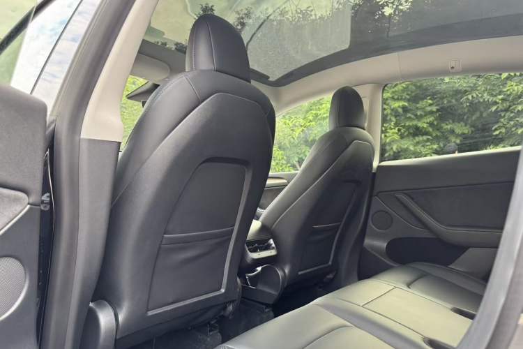 Used Tesla Model Y 2021 Standard Range Rear-Wheel Drive Version Interior 2