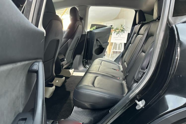 Used Tesla Model Y 2021 Standard Range Rear-Wheel Drive Version Interior 2