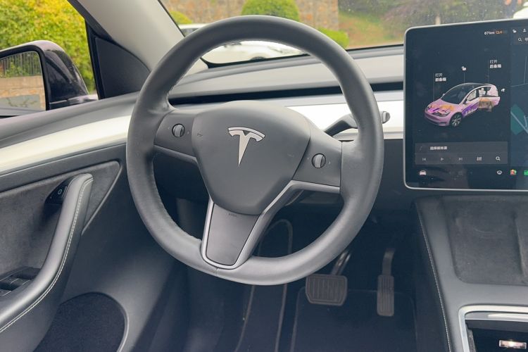 Used Tesla Model Y 2021 Standard Range Rear-Wheel Drive Version Interior 2