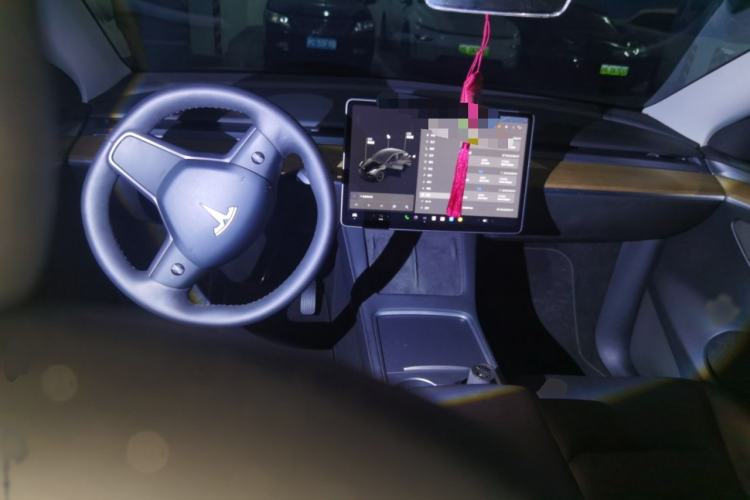 Used Tesla Model Y 2021 Standard Range Rear-Wheel Drive Version Interior 2